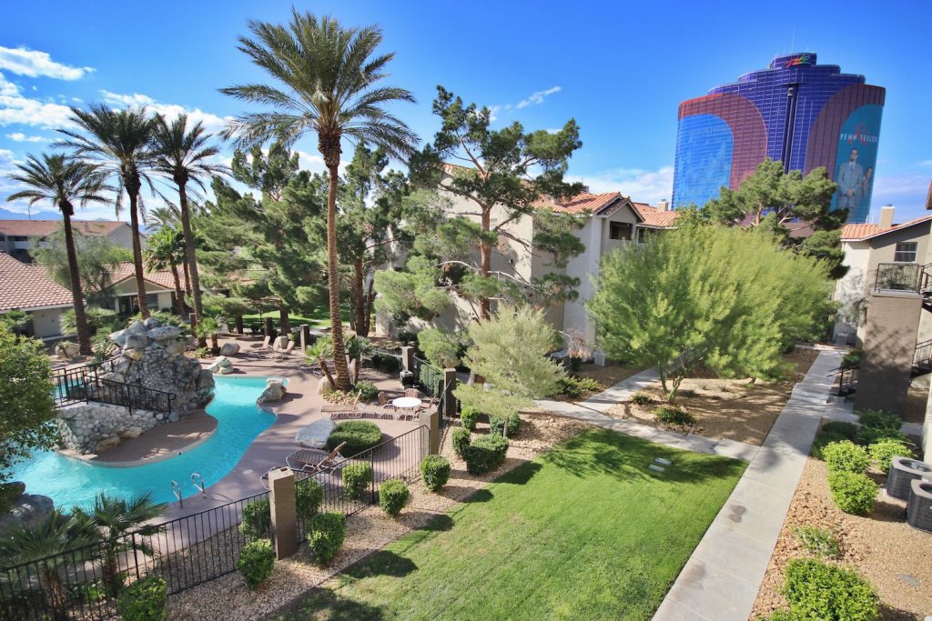 corporate rent las vegas – flamingo palms villas community 8