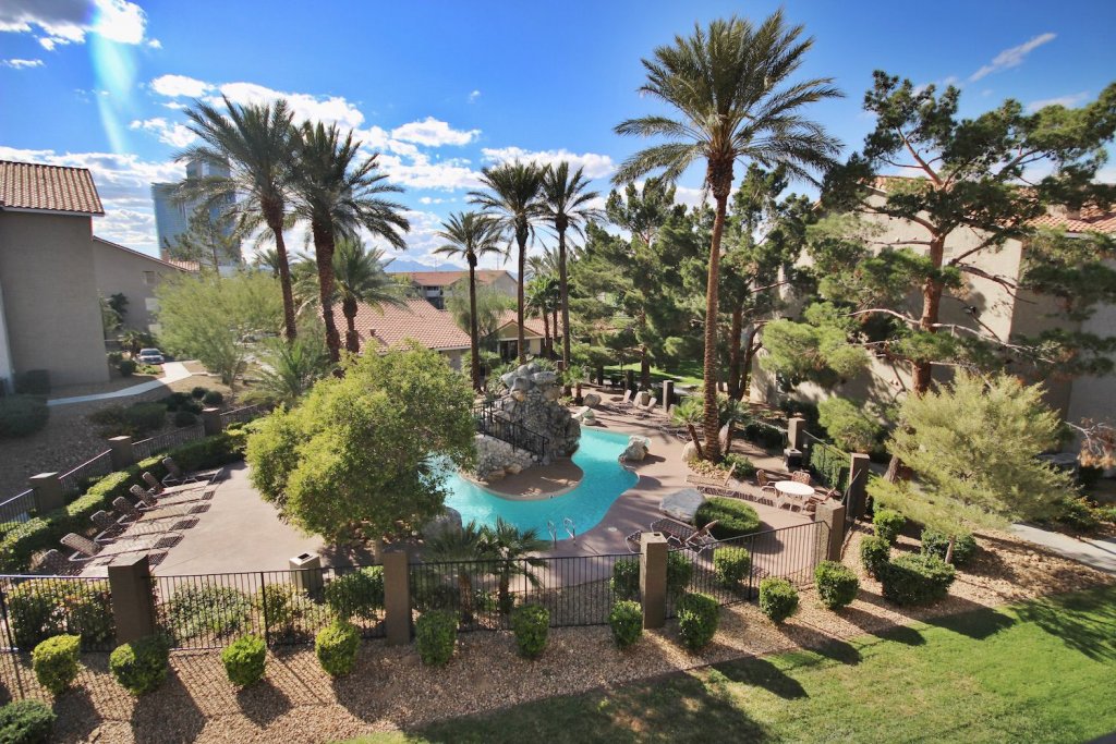 corporate rent las vegas – flamingo palms villas community 9