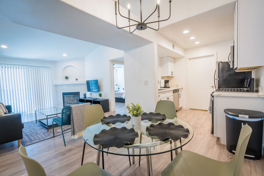 702 Housing – Luna – Dining room2