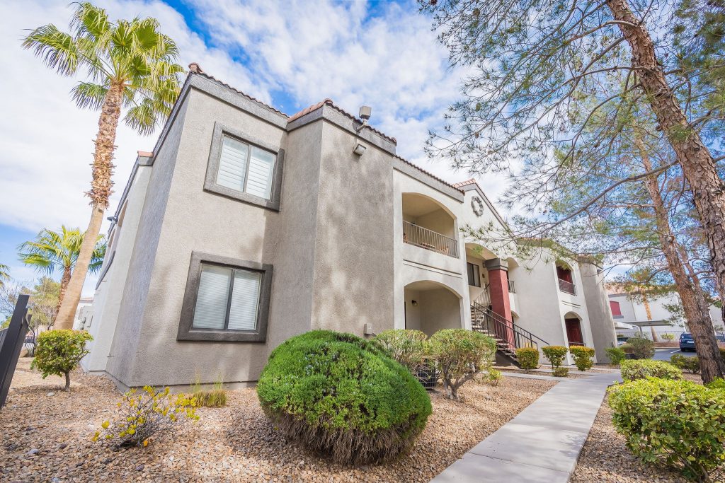 702 Housing – Luna – Exterior