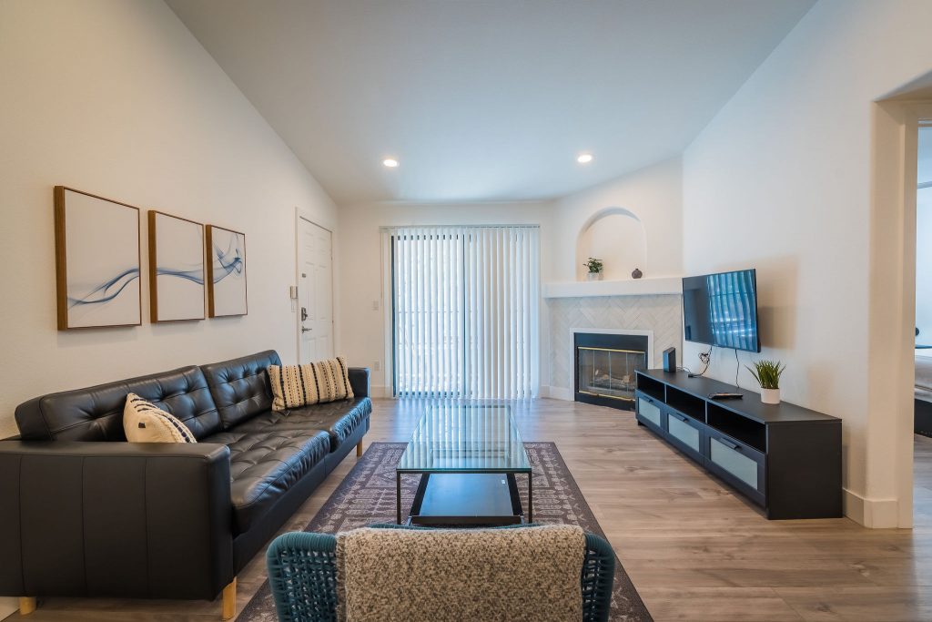 702 Housing – Luna – Living room3