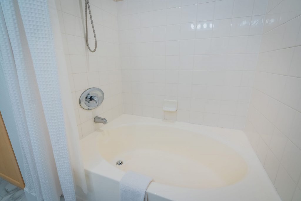 702 Housing – Luna – Master Tub