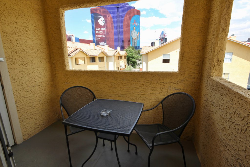 HDRtist HDR – http://www.ohanaware.com/hdrtist/