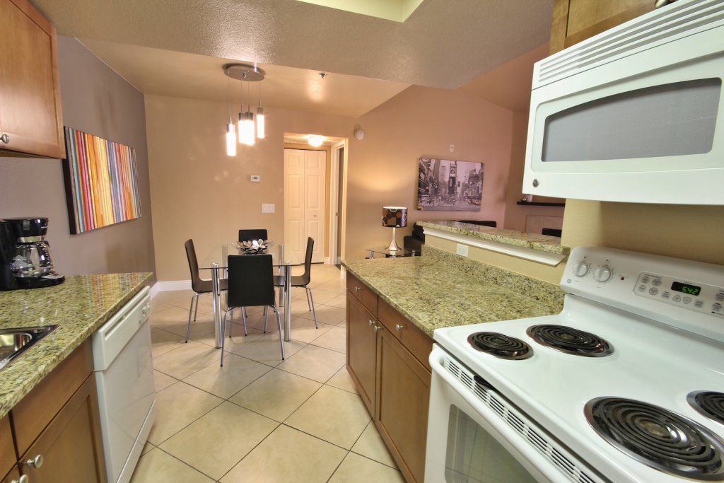 HDRtist HDR – http://www.ohanaware.com/hdrtist/