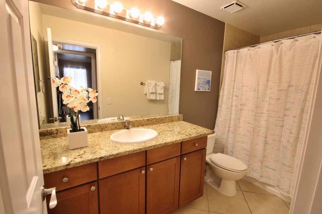 HDRtist HDR – http://www.ohanaware.com/hdrtist/