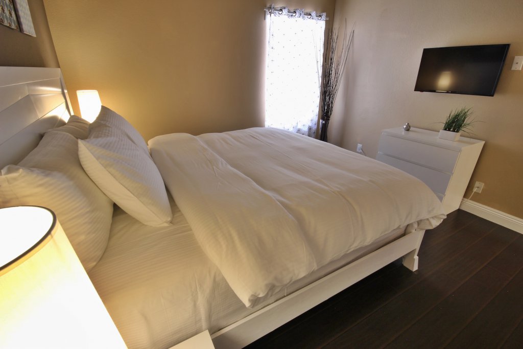 HDRtist HDR – http://www.ohanaware.com/hdrtist/