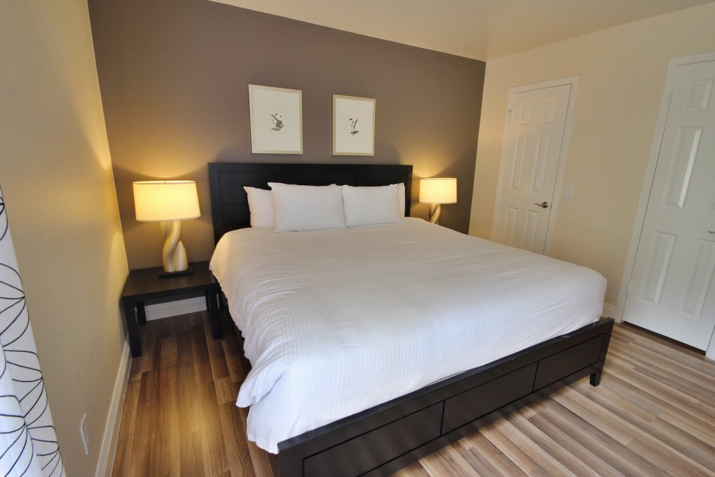 HDRtist HDR – http://www.ohanaware.com/hdrtist/