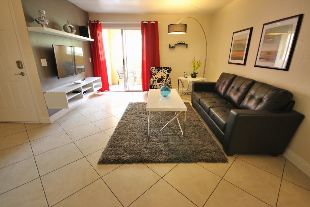 HDRtist HDR – http://www.ohanaware.com/hdrtist/