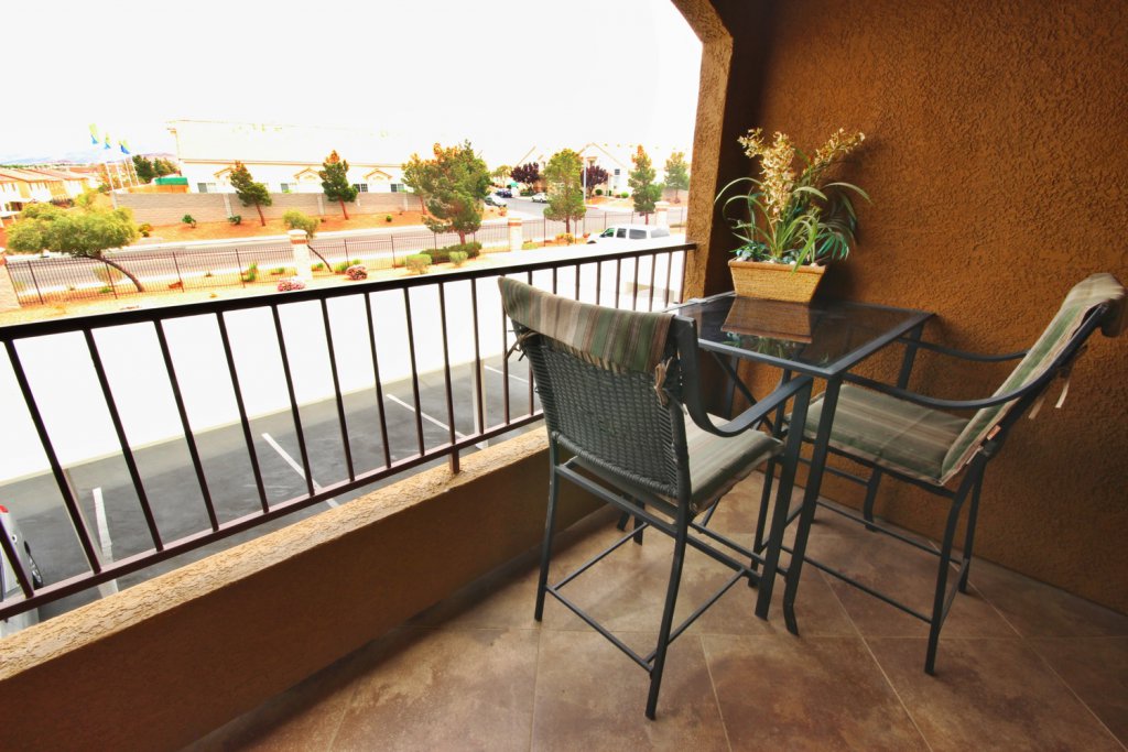 HDRtist HDR – http://www.ohanaware.com/hdrtist/