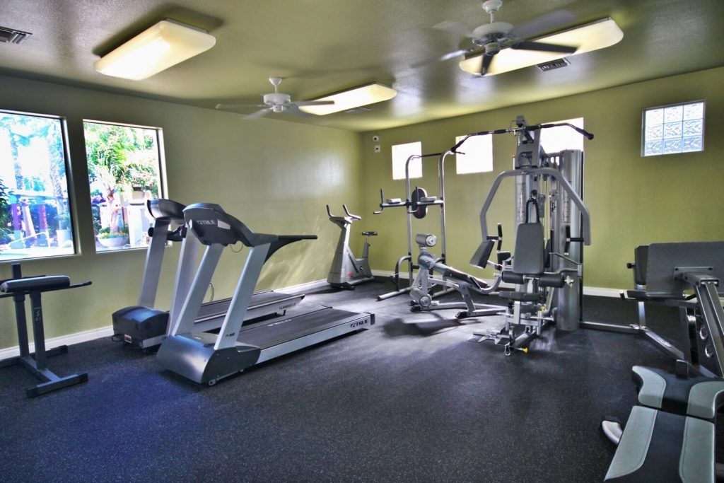fully-furnished-accomodation-henderson-horizons-at-seven-hills-fitness-center