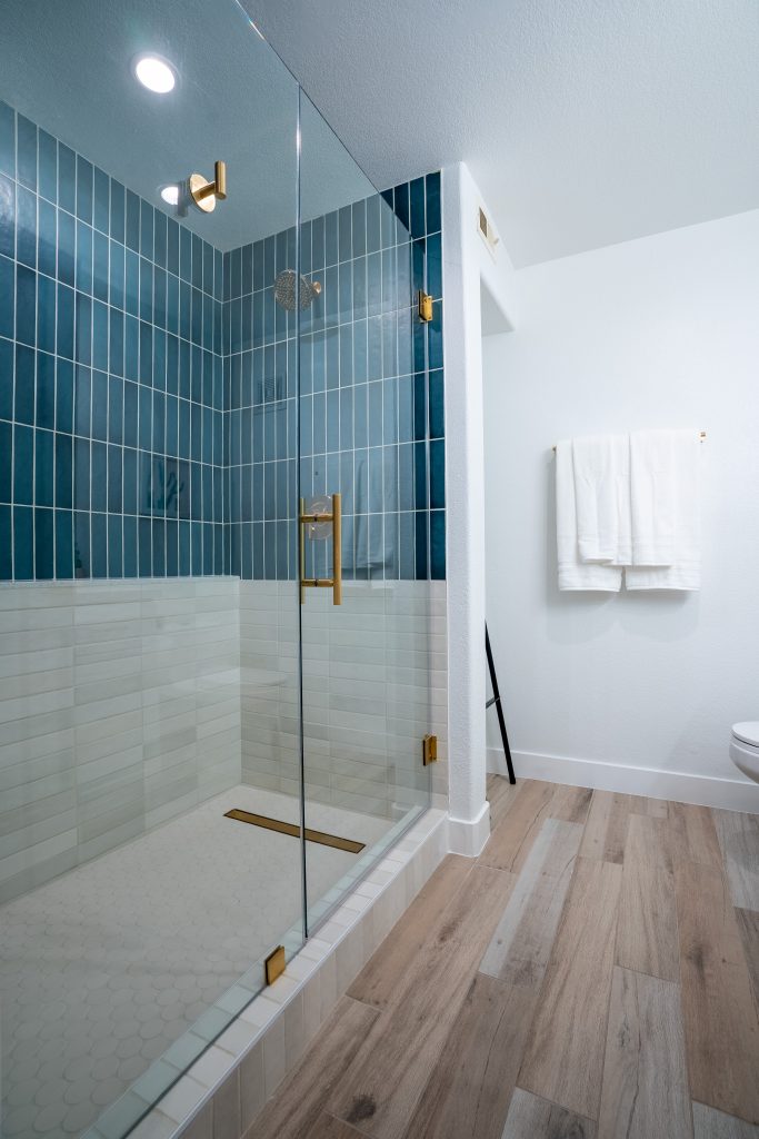 Avanti 702 Housing Master Bathroom