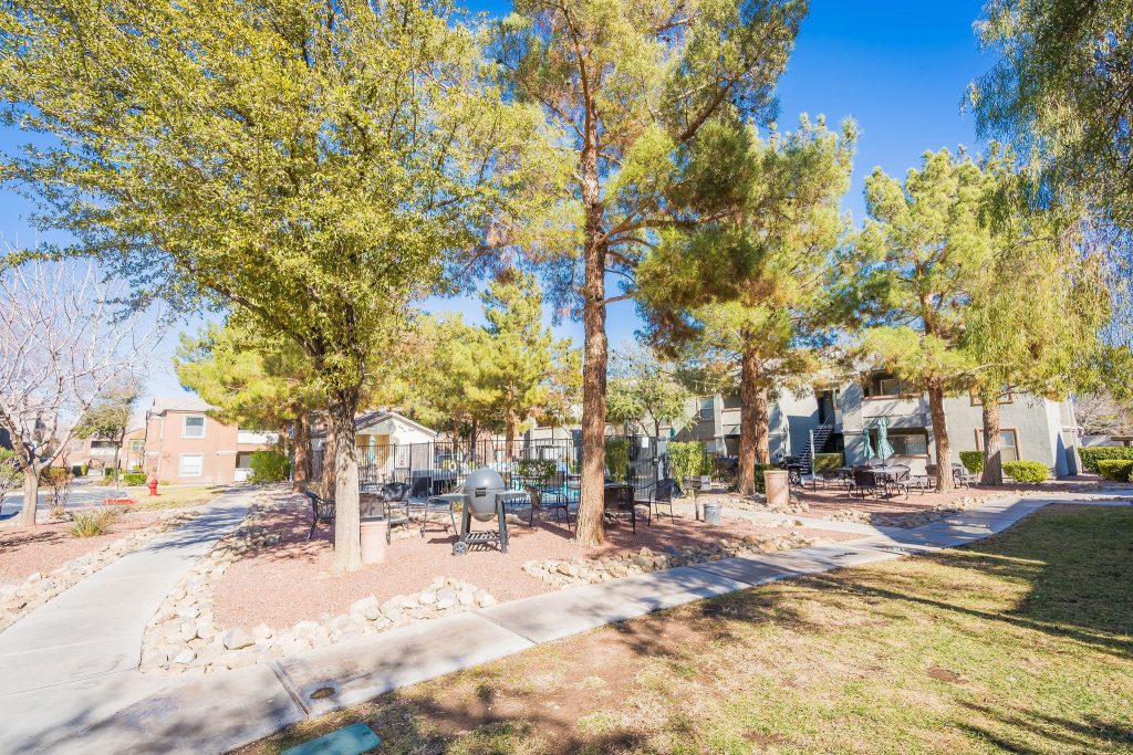 Montana Community – BBQ Area – 702Housing