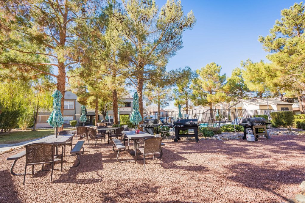 Montana Community – BBQ Area2 – 702Housing